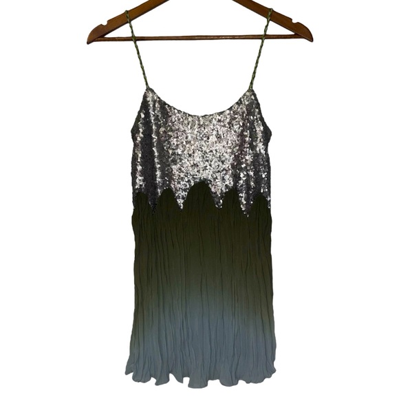 Gimmicks By BKE Pieced Silver Sequin Green & Gray Ombre Pixie Top Braided Strap - Picture 1 of 11